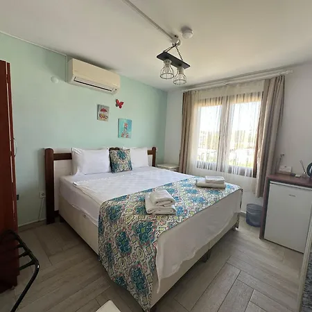 Ceren Hostel Seferihisar