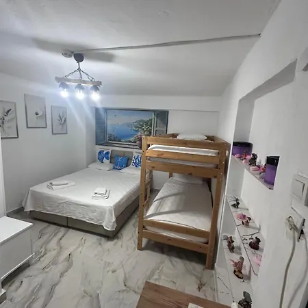 Ceren Hostel Seferihisar